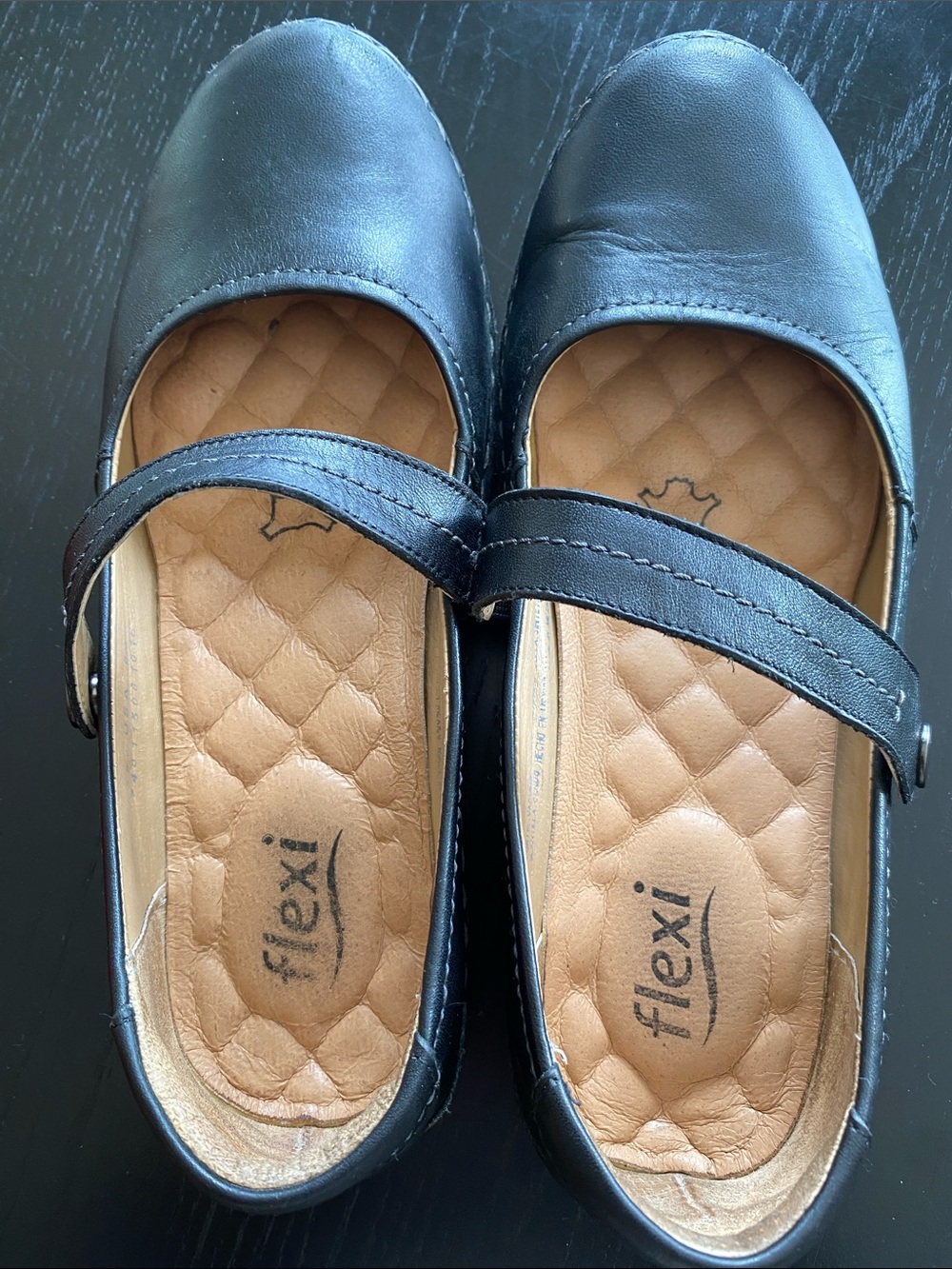 Flexi round toed Mary Jane black leather shoes. Strap has snap closure. Size 6.5
